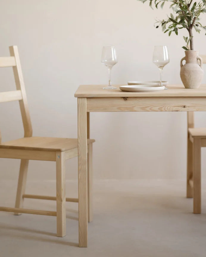 MESA Y 4 SILLAS LUTWO