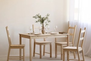 MESA Y 4 SILLAS LUTWO